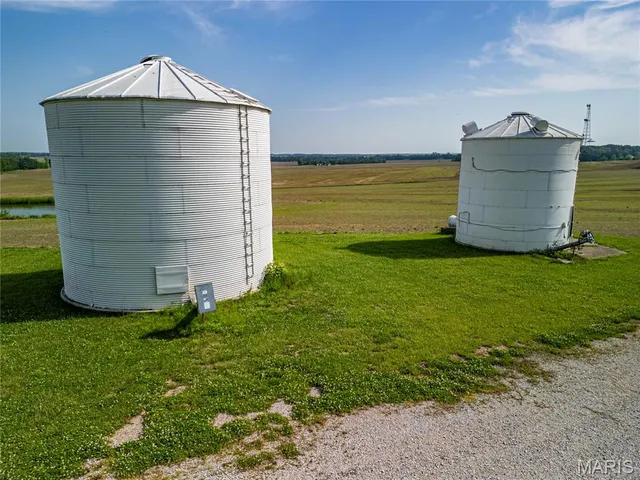 $359,700 | 634 North 200th Street, Vandalia, IL 62471