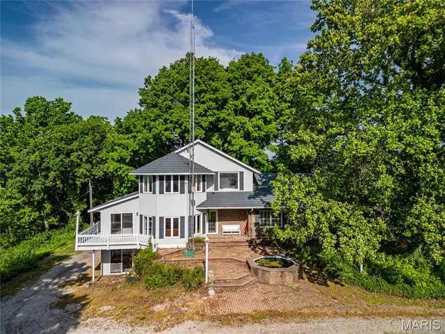 $359,700 | 634 North 200th Street, Vandalia, IL 62471