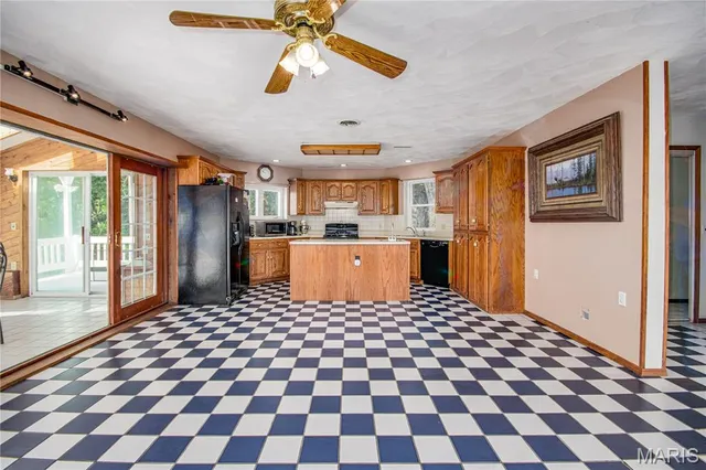 $359,700 | 634 North 200th Street, Vandalia, IL 62471