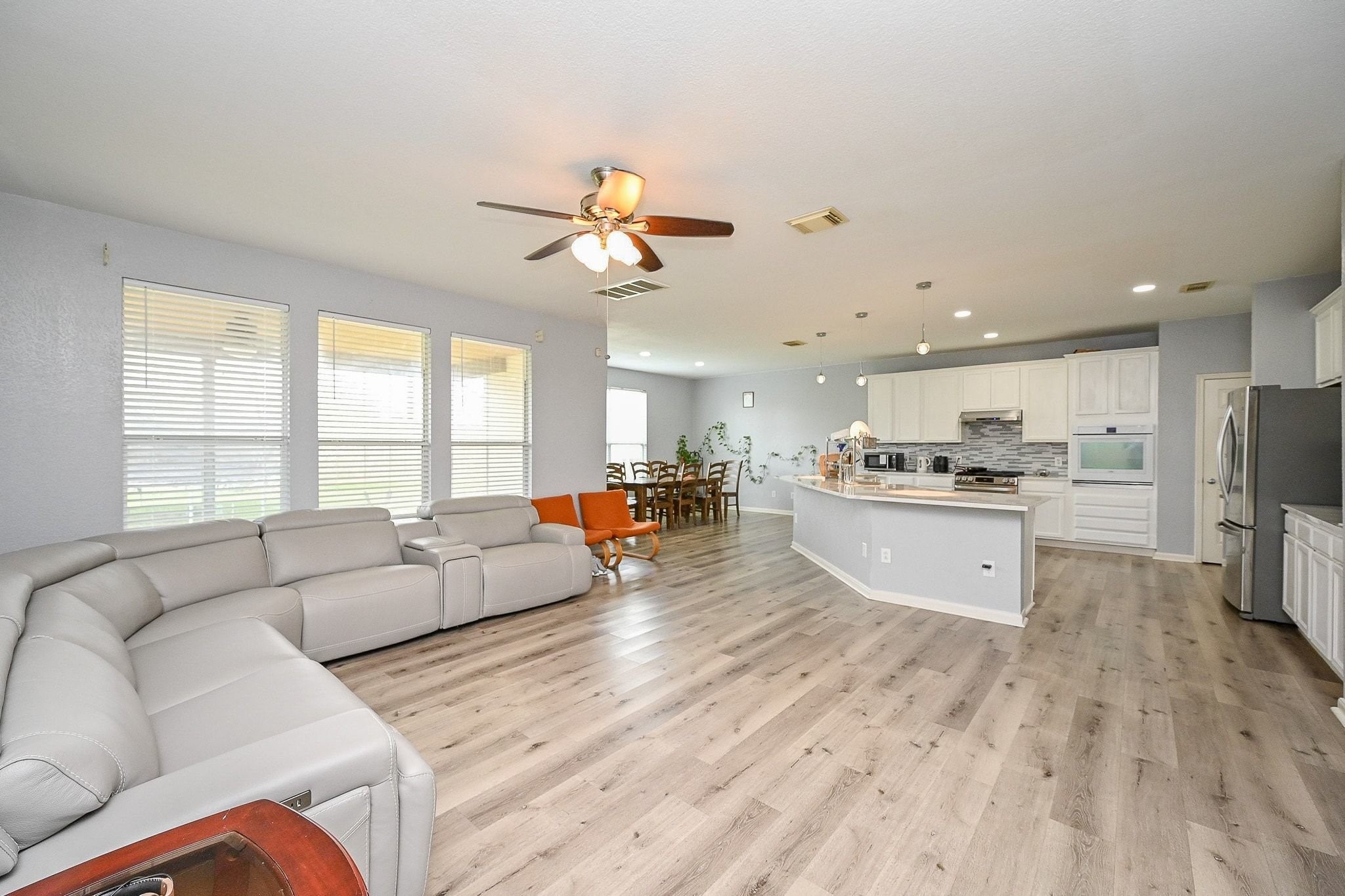 6638 Autumn Sunset Lane Spring, TX 77379 - Photo 10 of 32 Spacious open-concept layout with a bright kitchen, cozy family room, and inviting breakfast nook.