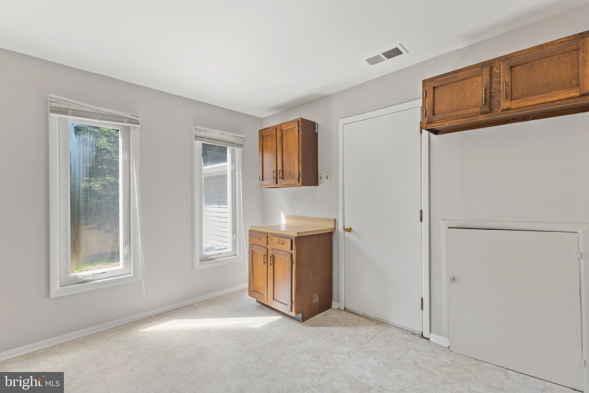 1921 Dundee Road Rockville, MD 20850 - Photo 28 of 41 Mudroom