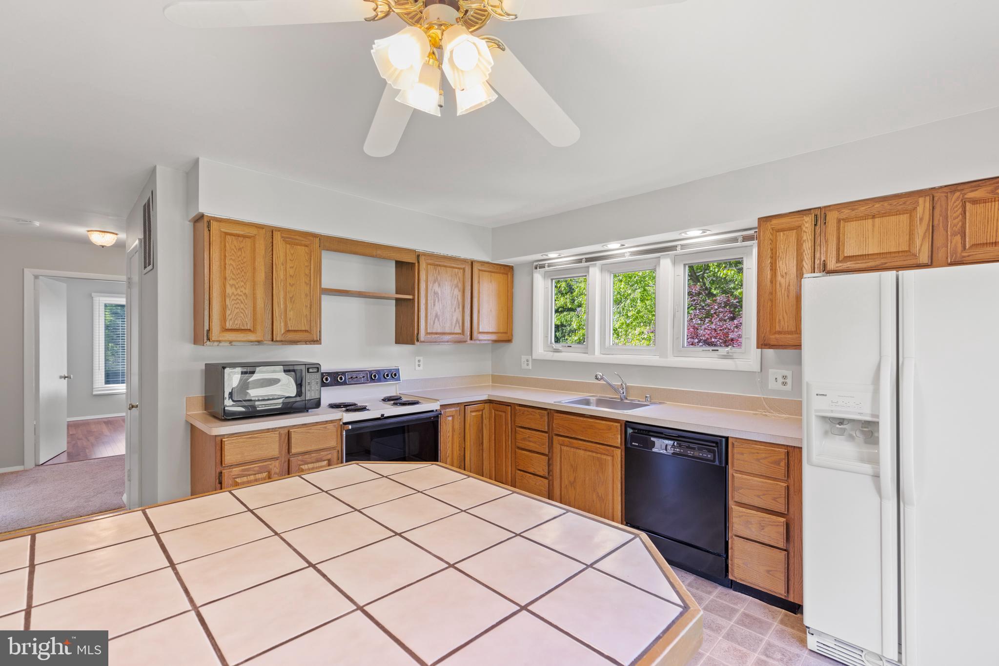 1921 Dundee Road Rockville, MD 20850 - Photo 3 of 41 Eat-in kitchen