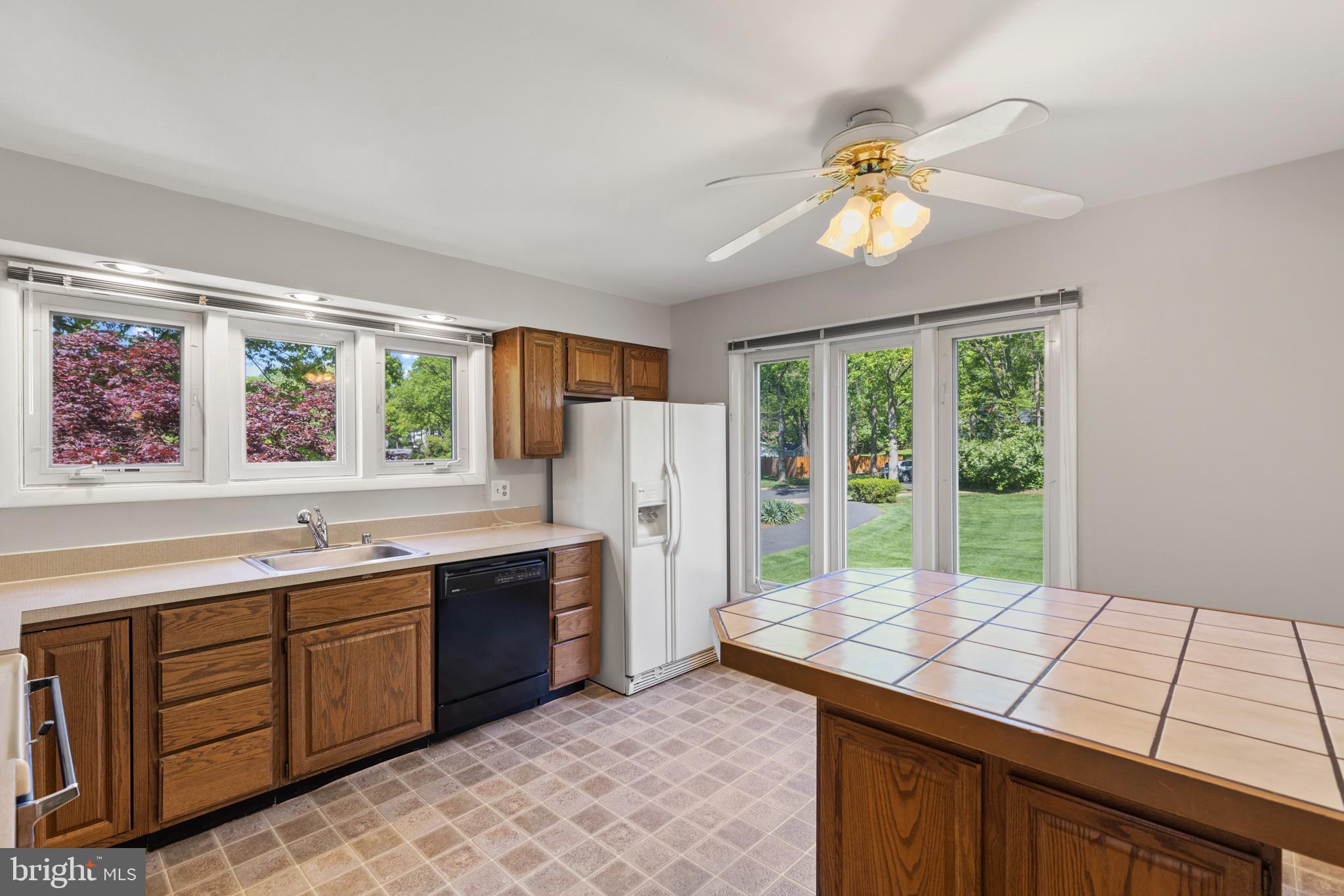 1921 Dundee Road Rockville, MD 20850 - Photo 4 of 41 Eat-in kitchen