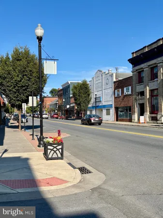 $1,450 | 400 East Liberty Street, Unit B, Charles Town, WV 25414