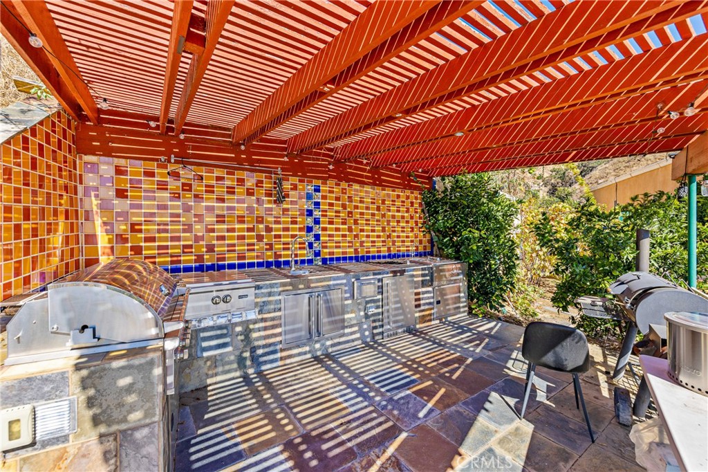 591 Devonwood Road Altadena, CA 91001 - Photo 16 of 35