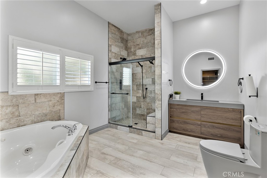 591 Devonwood Road Altadena, CA 91001 - Photo 24 of 35 a bathroom with a tub a sink and a mirror