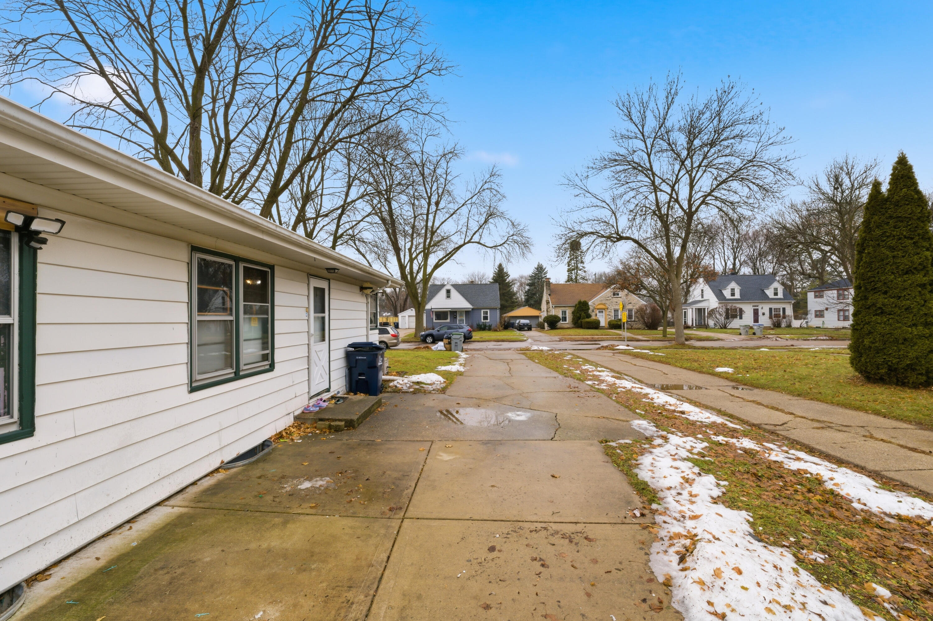 5282 North 53rd Street Milwaukee, WI 53218 - Photo 7 of 29 End of driveway looking into the street