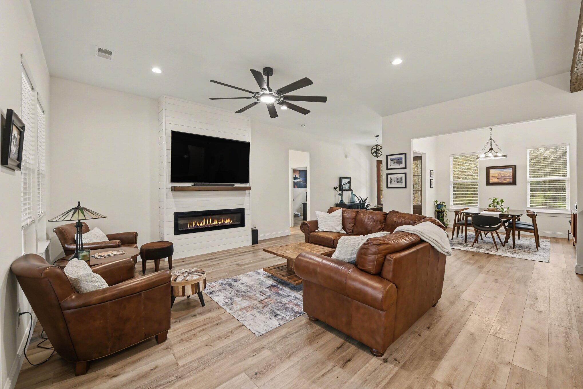 2832 State Rd S-10-2147 Johns Island, SC 29455 - Photo 9 of 40 Living Room