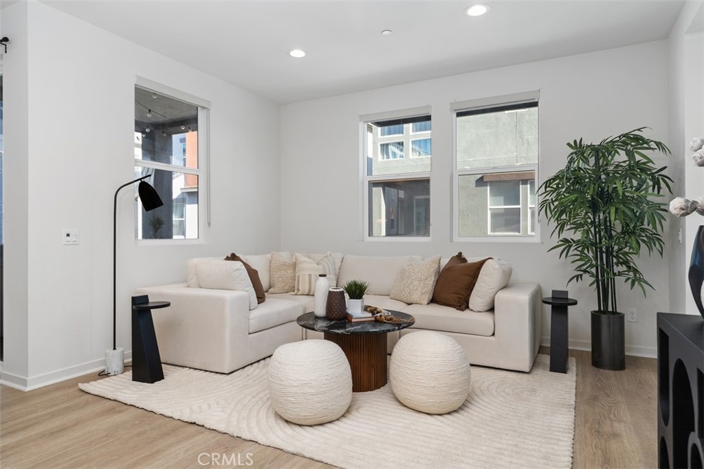 155 Fable Irvine, CA 92618 - Photo 5 of 41 a living room with furniture and a potted plant
