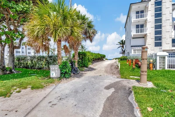 $2,200 | 1932 Northeast 7th Street, Unit 2, Deerfield Beach, FL 33441