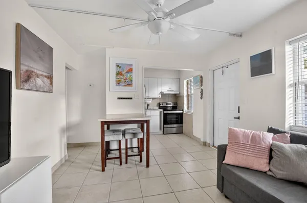 $2,200 | 1932 Northeast 7th Street, Unit 2, Deerfield Beach, FL 33441