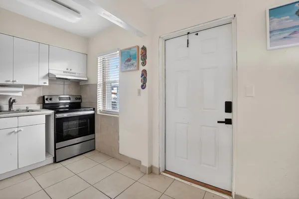 $2,200 | 1932 Northeast 7th Street, Unit 2, Deerfield Beach, FL 33441