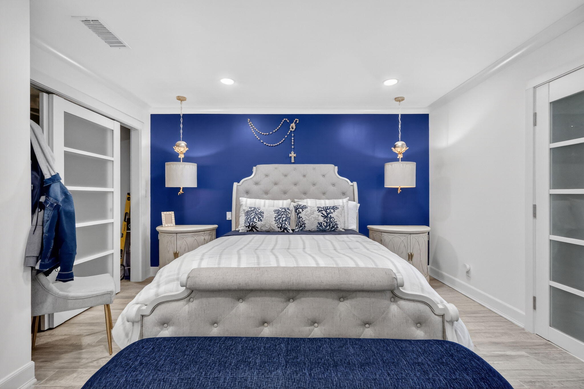 212 West High Point Terrace, Unit C Delray Beach, FL 33445 - Photo 23 of 35 a bed sitting in a room next to a lamp