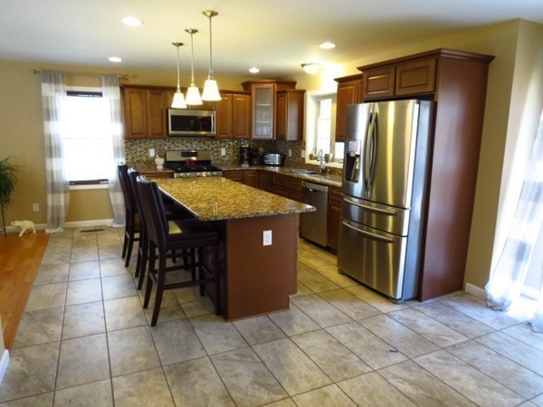 216 Mazarin Street Springfield, MA 01151 - Photo 3 of 29
