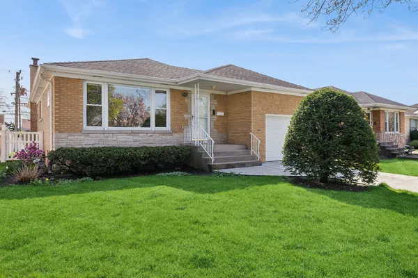 $425,000 | 7661 North Neva Avenue, Niles, IL 60714