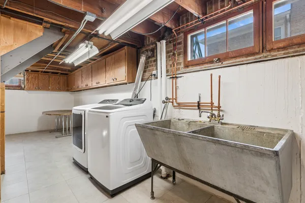 $425,000 | 7661 North Neva Avenue, Niles, IL 60714
