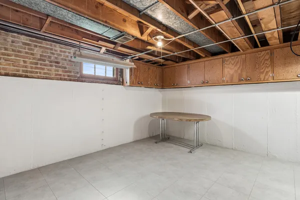 $425,000 | 7661 North Neva Avenue, Niles, IL 60714