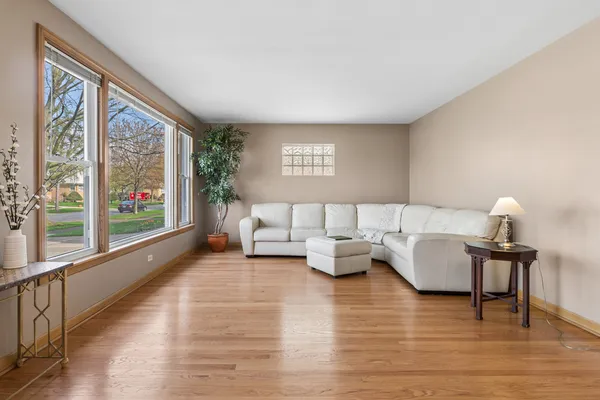 $425,000 | 7661 North Neva Avenue, Niles, IL 60714