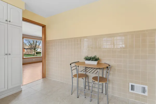 $425,000 | 7661 North Neva Avenue, Niles, IL 60714