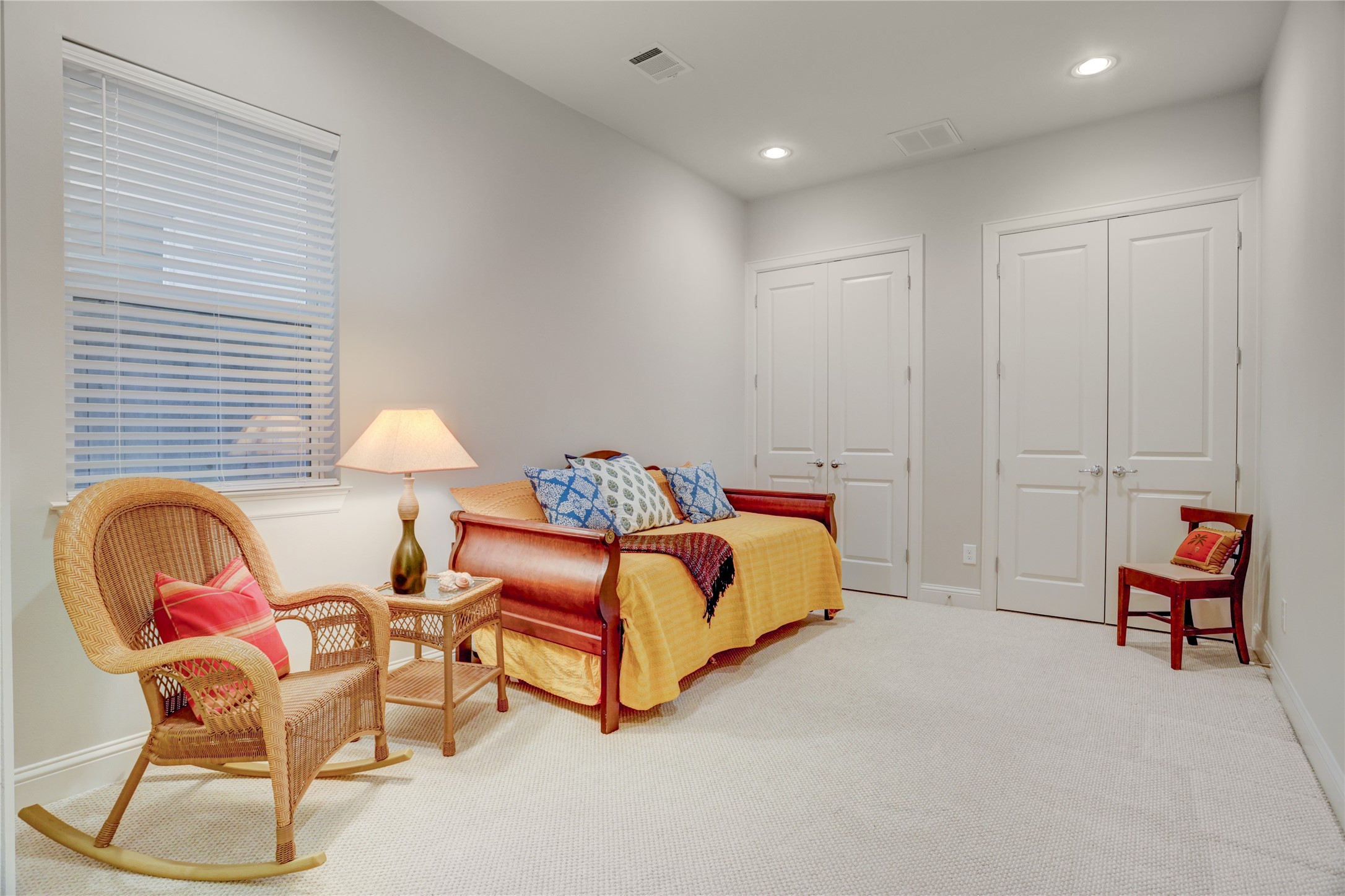 5637 Kiam Street, Unit D Houston, TX 77007 - Photo 8 of 12 a bedroom with a bed and a chair