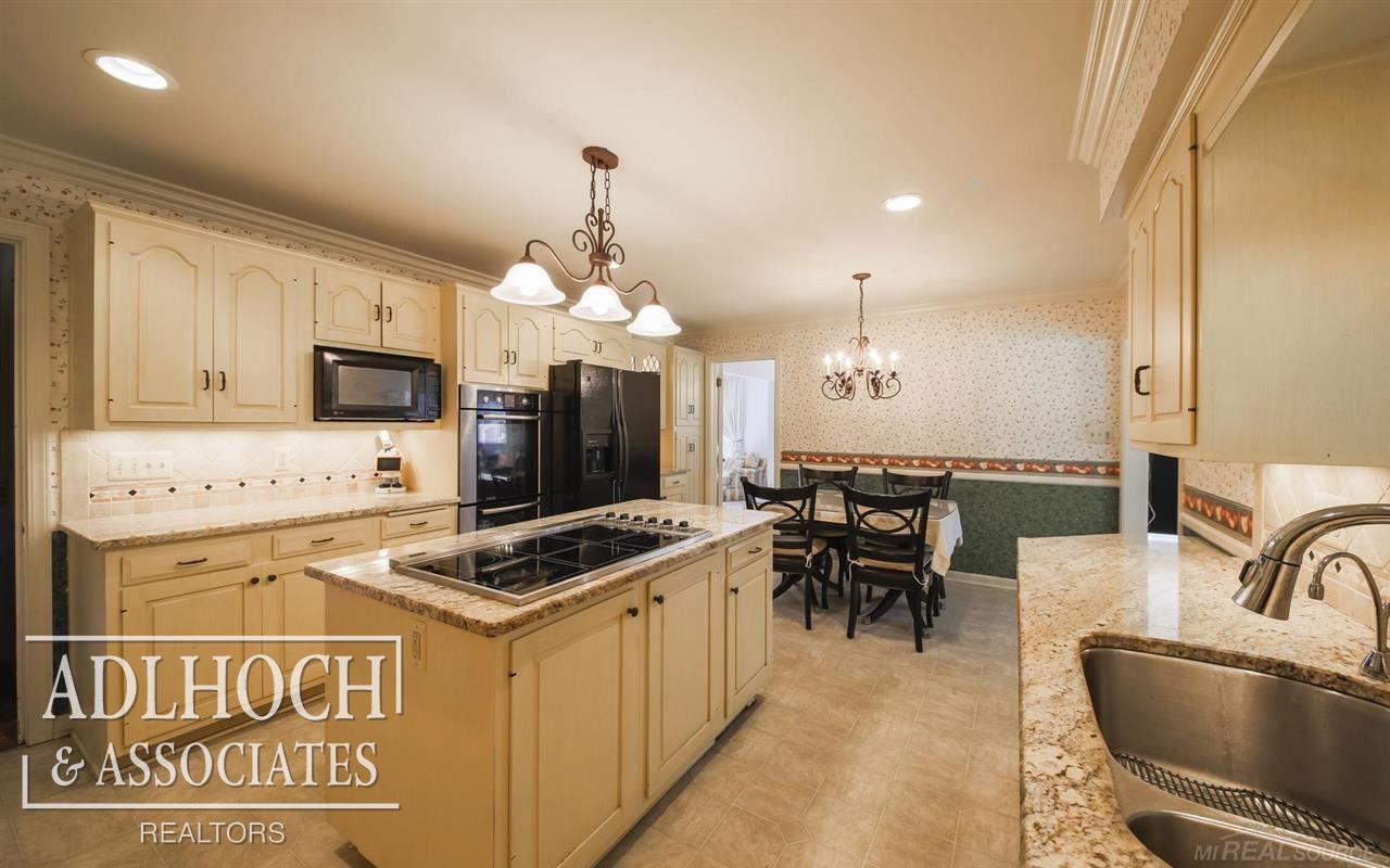 109 Handy Road Grosse Pointe Farms, MI 48236 - Photo 2 of 19