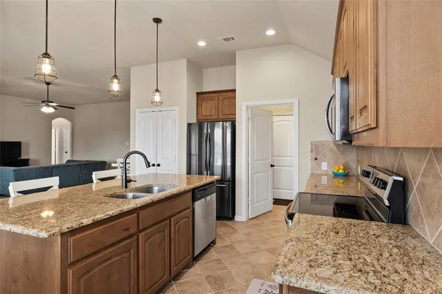 $374,500 | 103 Pecos Street, Bells, TX 75414