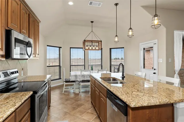 $374,500 | 103 Pecos Street, Bells, TX 75414