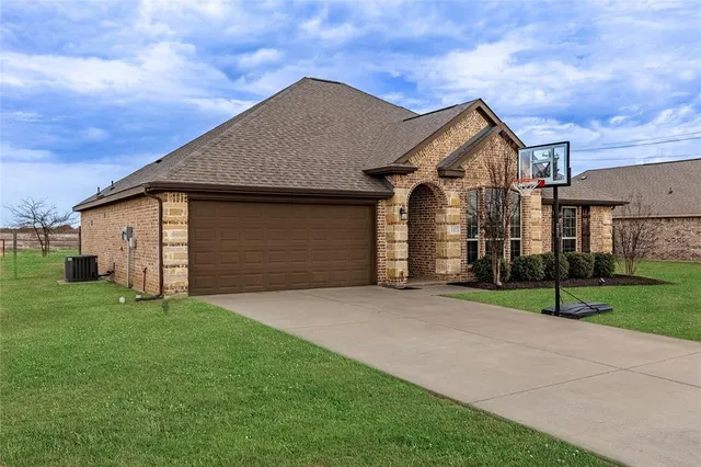 $374,500 | 103 Pecos Street, Bells, TX 75414