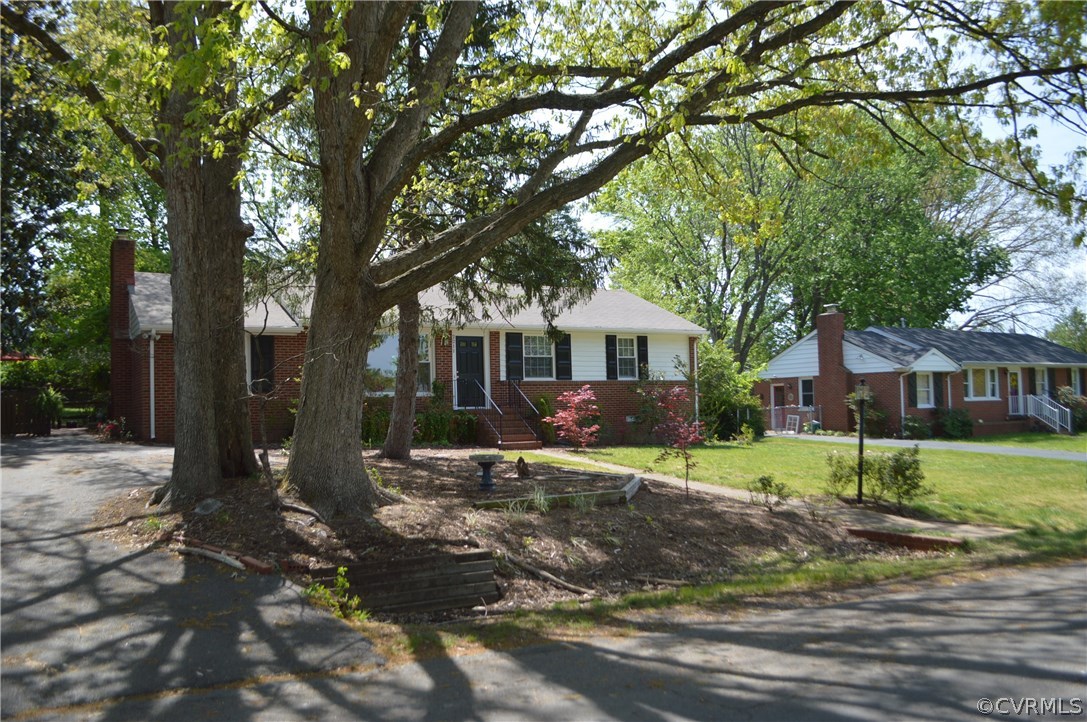 2211 Manlyn Road Henrico, VA 23229 - Photo 4 of 43 Gallery Image 4
