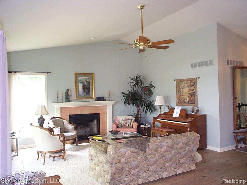 1935 River Road, Unit 23 St. Clair, MI 48079 - Photo 34 of 69 33 Great Room 2 1935 River #23.JPG