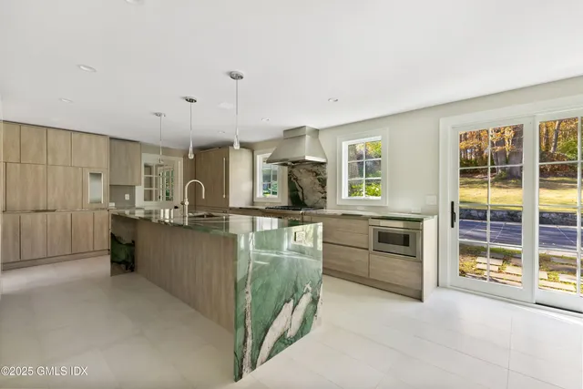 $4,995,000 | 40 Howard Road, Greenwich, CT 06831