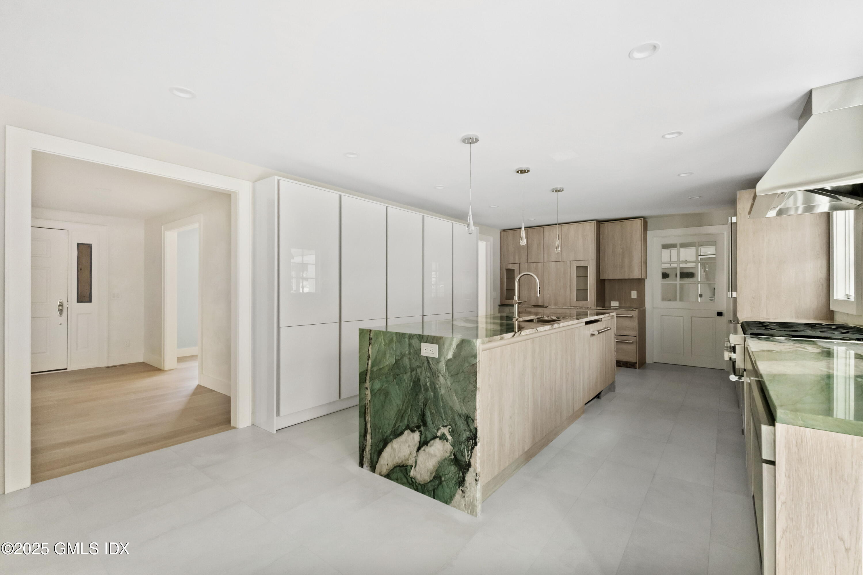 40 Howard Road Greenwich, CT 06831 - Photo 8 of 46 40 Howard