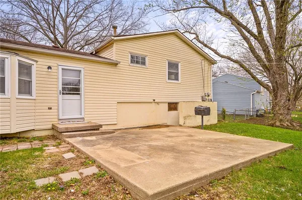 $329,000 | 9920 Benson Drive, Overland Park, KS 66212