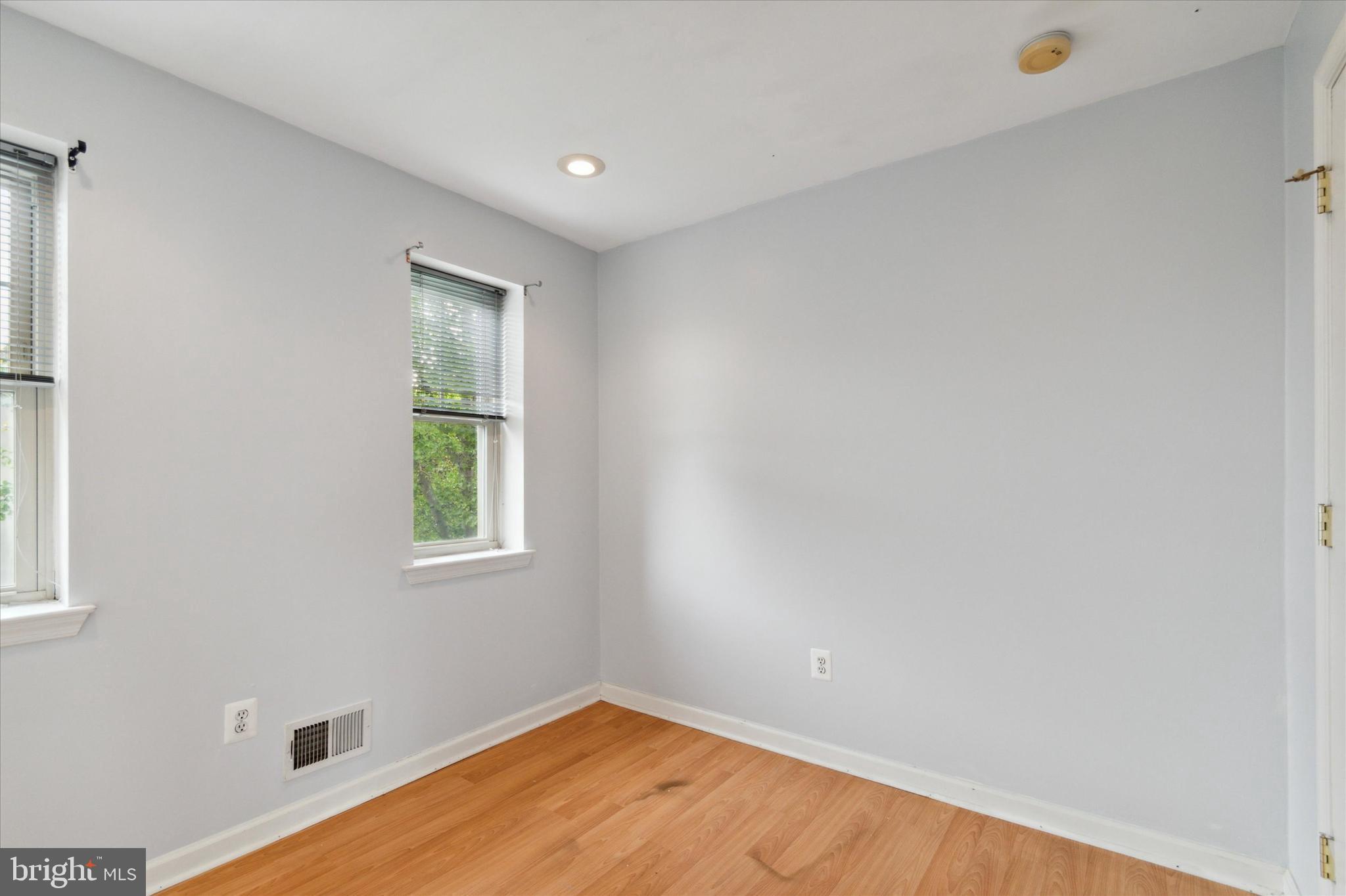 1918 Poplar Street, Unit 2 Philadelphia, PA 19130 - Photo 15 of 18 3rd floor smaller room