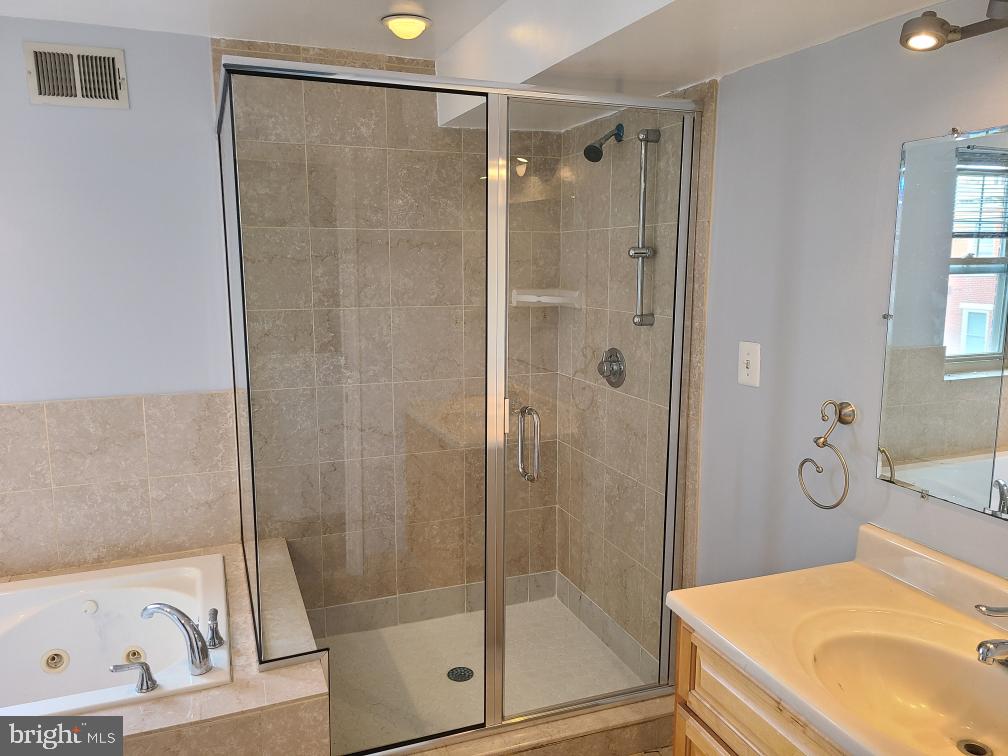 1918 Poplar Street, Unit 2 Philadelphia, PA 19130 - Photo 18 of 18 3rd Floor Master bath