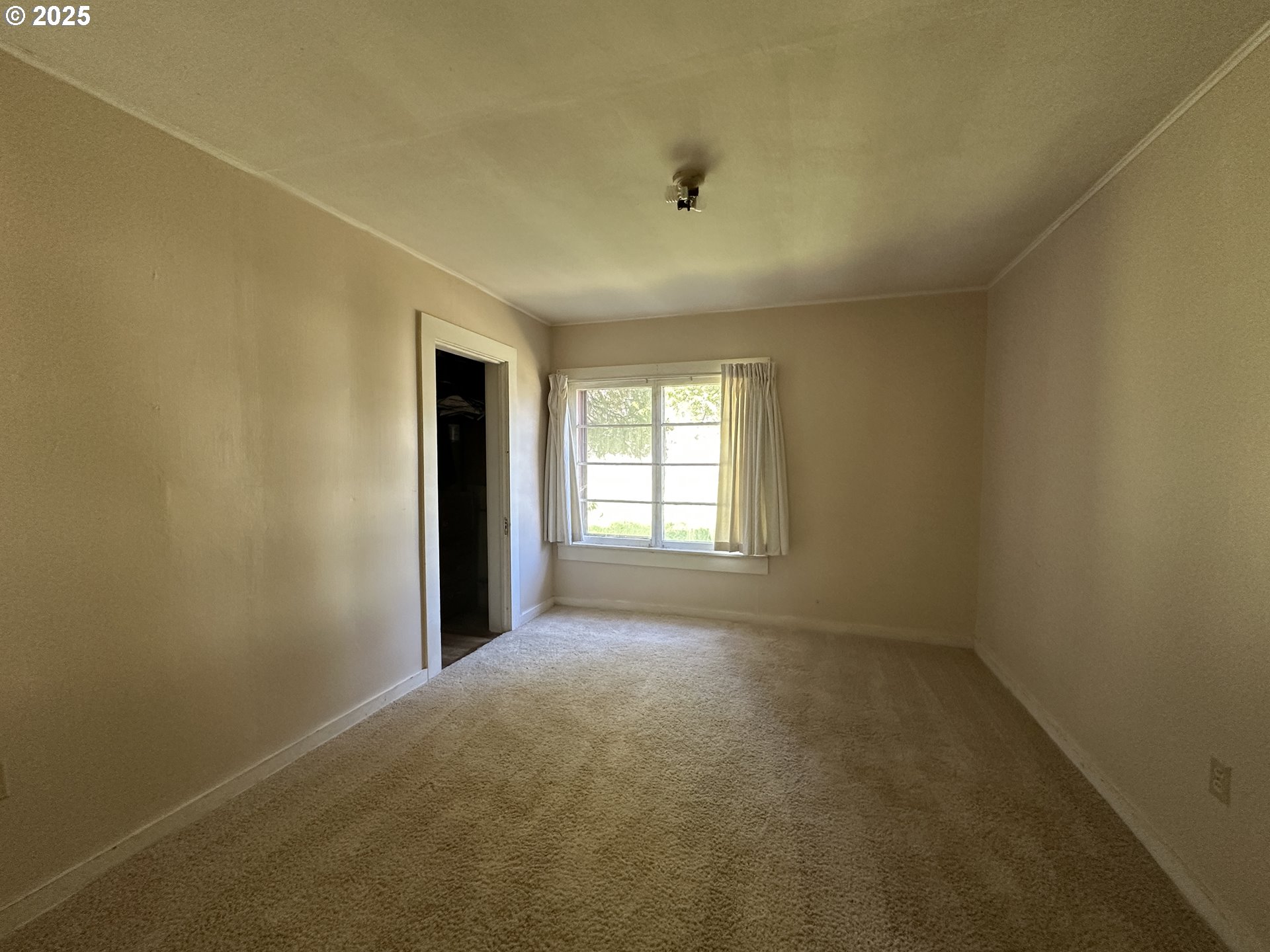 101 First Street Fossil, OR 97830 - Photo 2 of 13 an empty room with windows