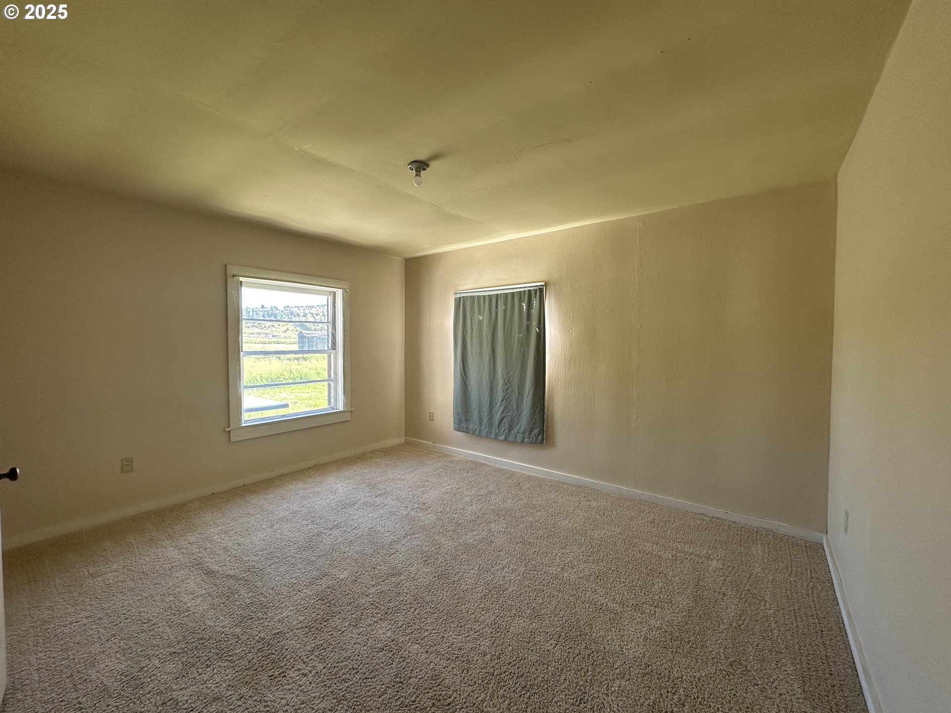 101 First Street Fossil, OR 97830 - Photo 4 of 13 an empty room with windows