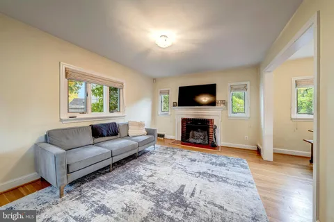 $798,500 | 2708 Central Avenue, Alexandria, VA 22302