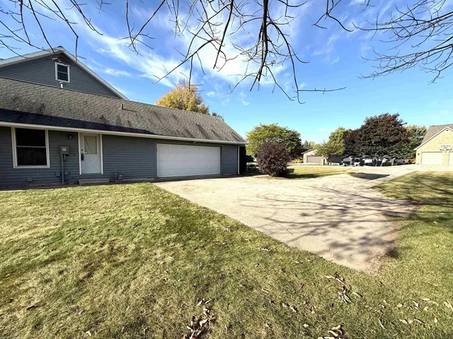 $425,000 | 4116 Michigan Shores Drive, Menominee, MI 49858