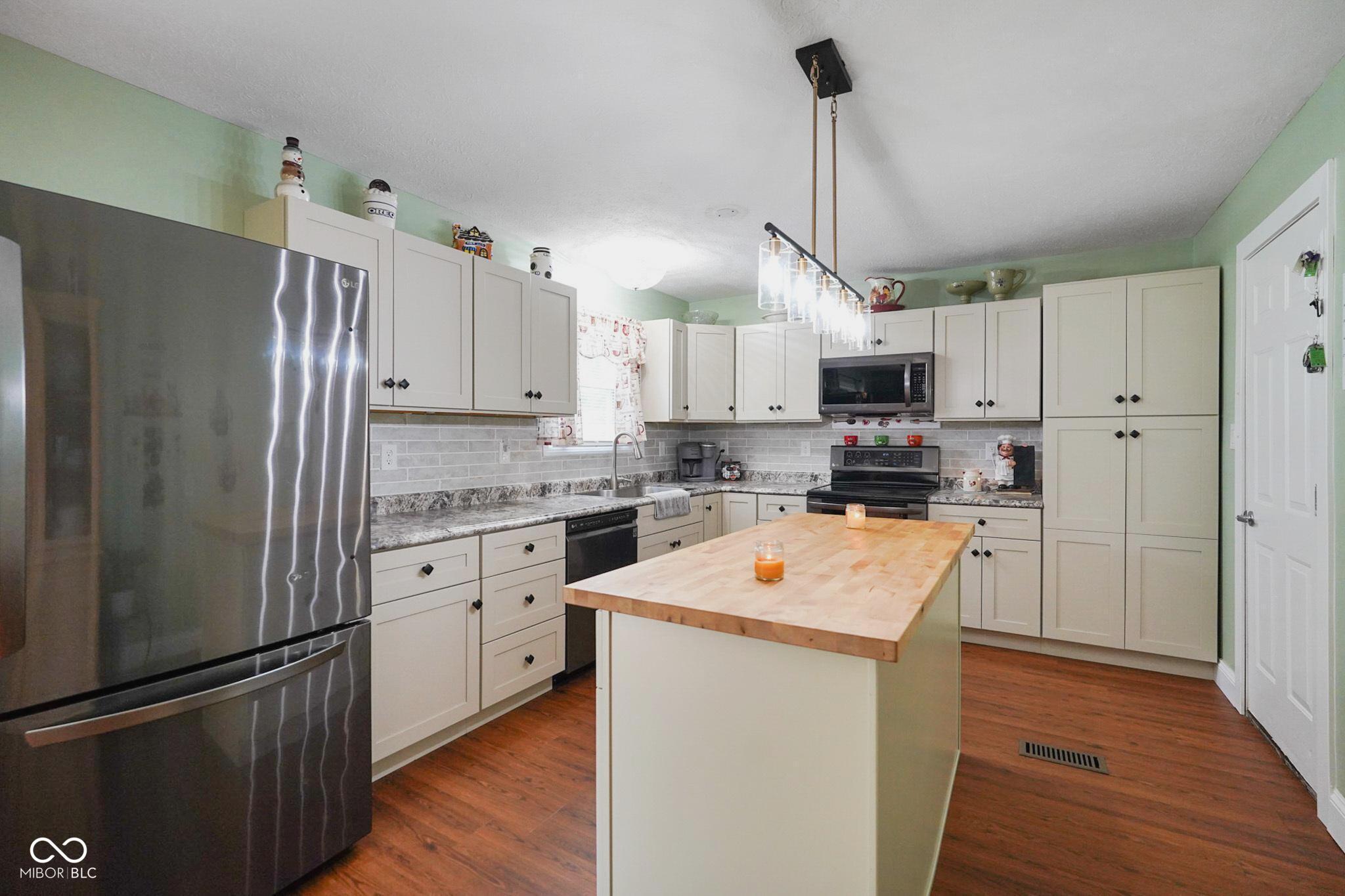 6020 Smokey View Road Mooresville, IN 46158 - Photo 10 of 24