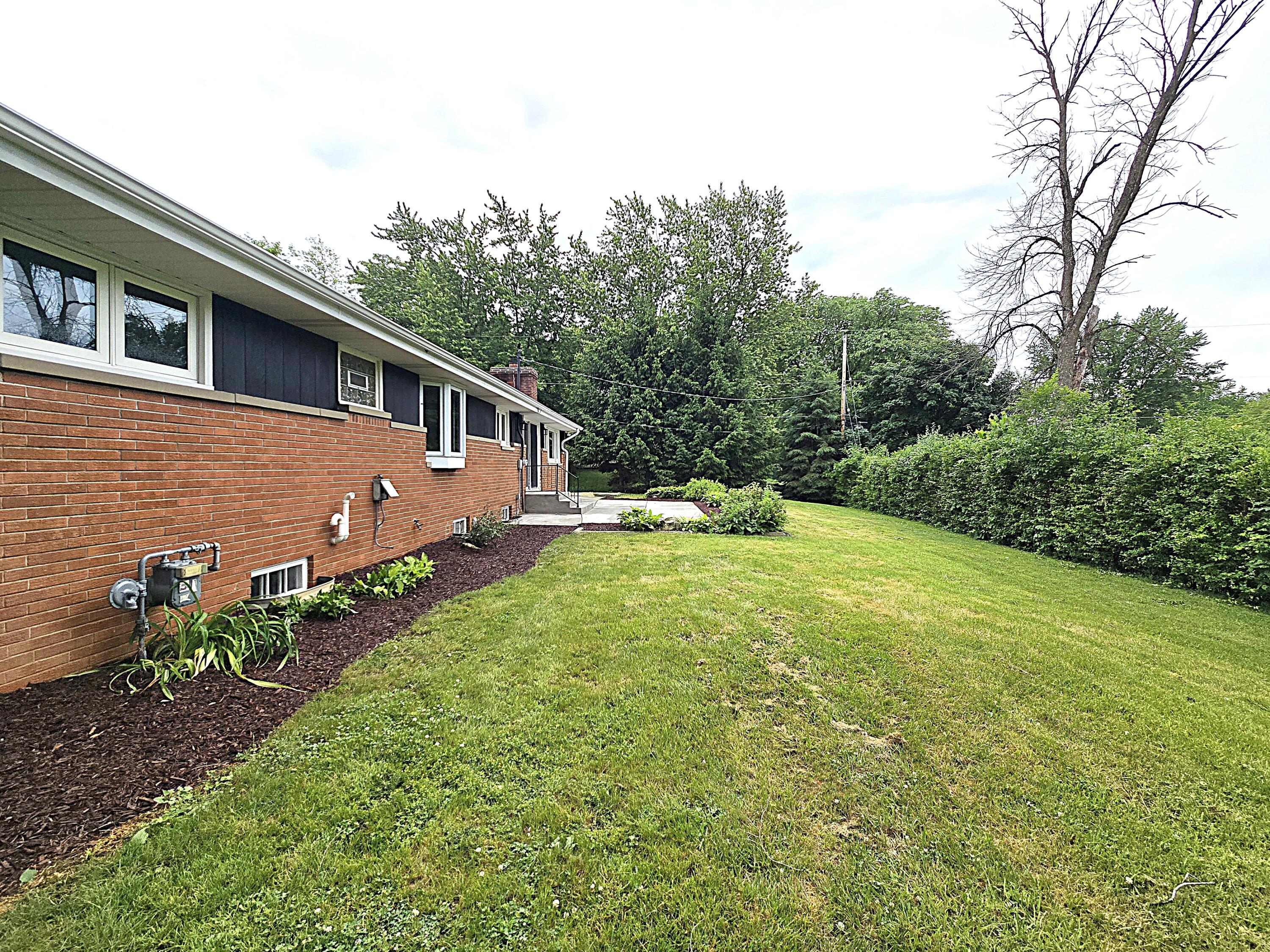 W136N7015 Claas Road Menomonee Falls, WI 53051 - Photo 46 of 54 Backyard