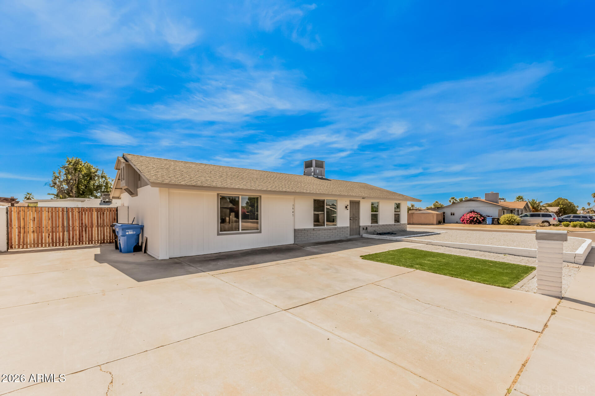 1647 West Villa Rita Drive Phoenix, AZ 85023 - Photo 2 of 59 Corner View