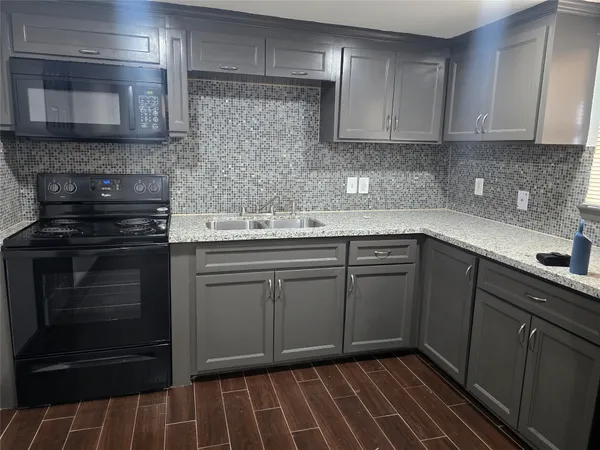 $1,000 | 1501 Asbury Street, Unit B, Houston, TX 77007