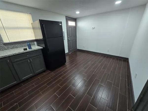 $1,000 | 1501 Asbury Street, Unit B, Houston, TX 77007