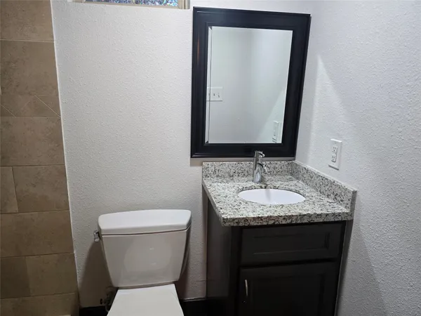 $1,000 | 1501 Asbury Street, Unit B, Houston, TX 77007
