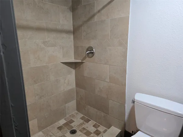 $1,000 | 1501 Asbury Street, Unit B, Houston, TX 77007
