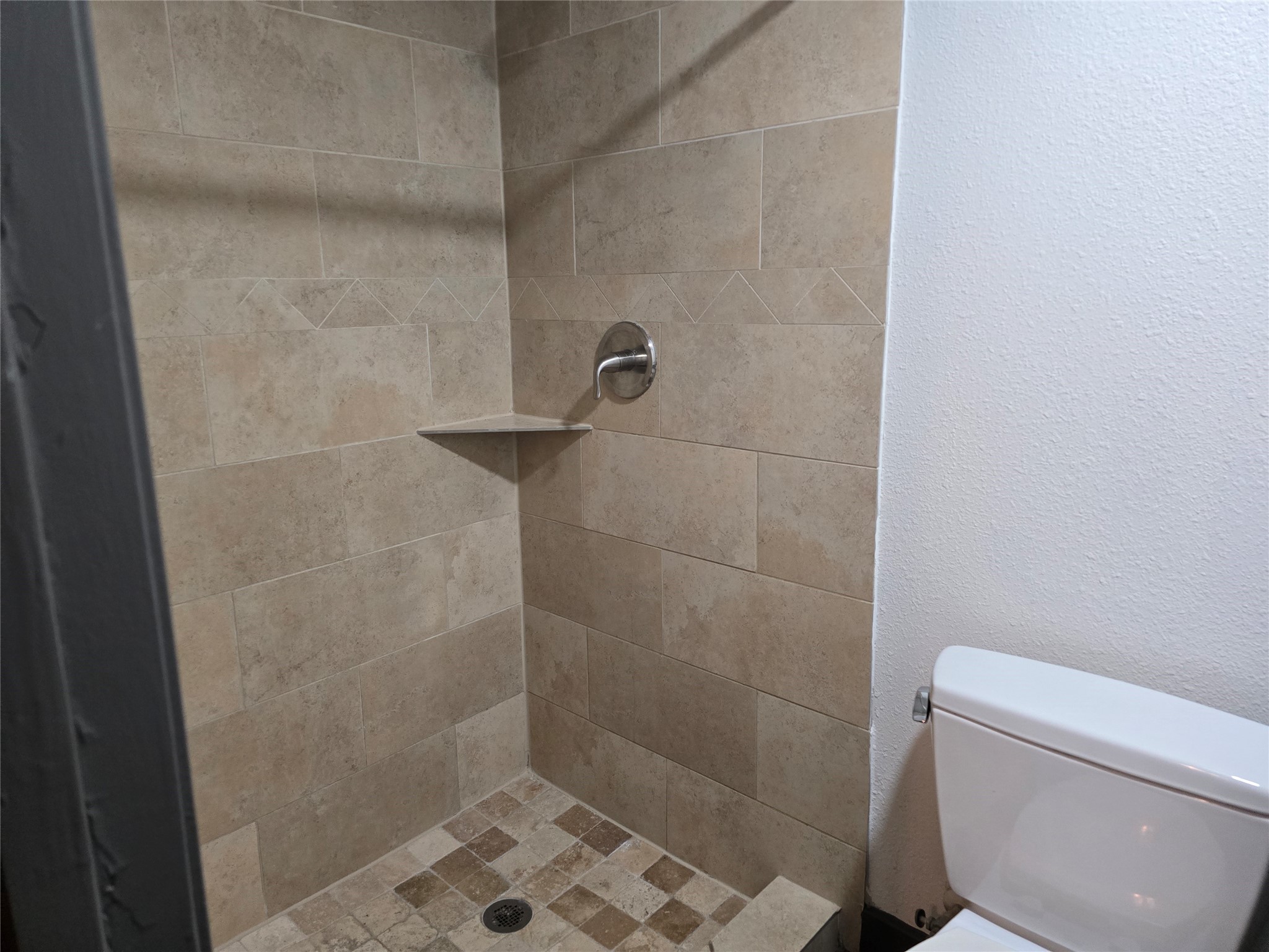 1501 Asbury Street, Unit B Houston, TX 77007 - Photo 6 of 9 Walk-in shower