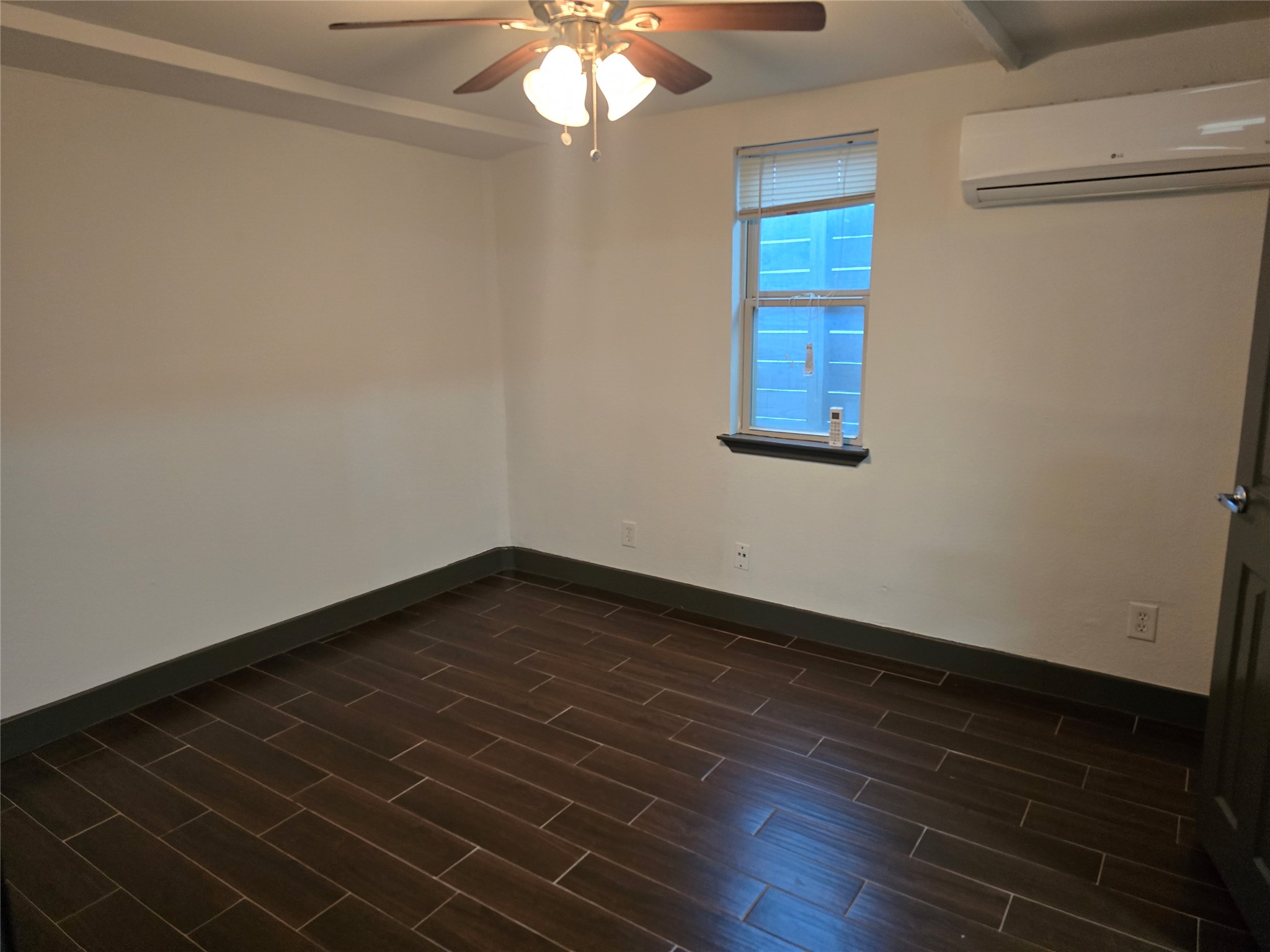1501 Asbury Street, Unit B Houston, TX 77007 - Photo 7 of 9