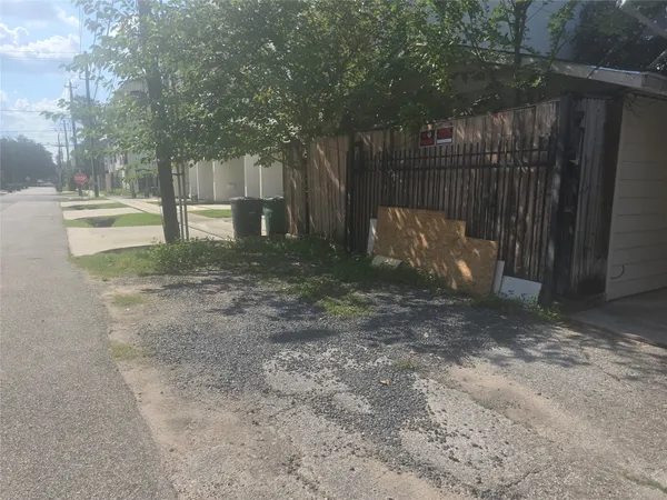 $1,000 | 1501 Asbury Street, Unit B, Houston, TX 77007