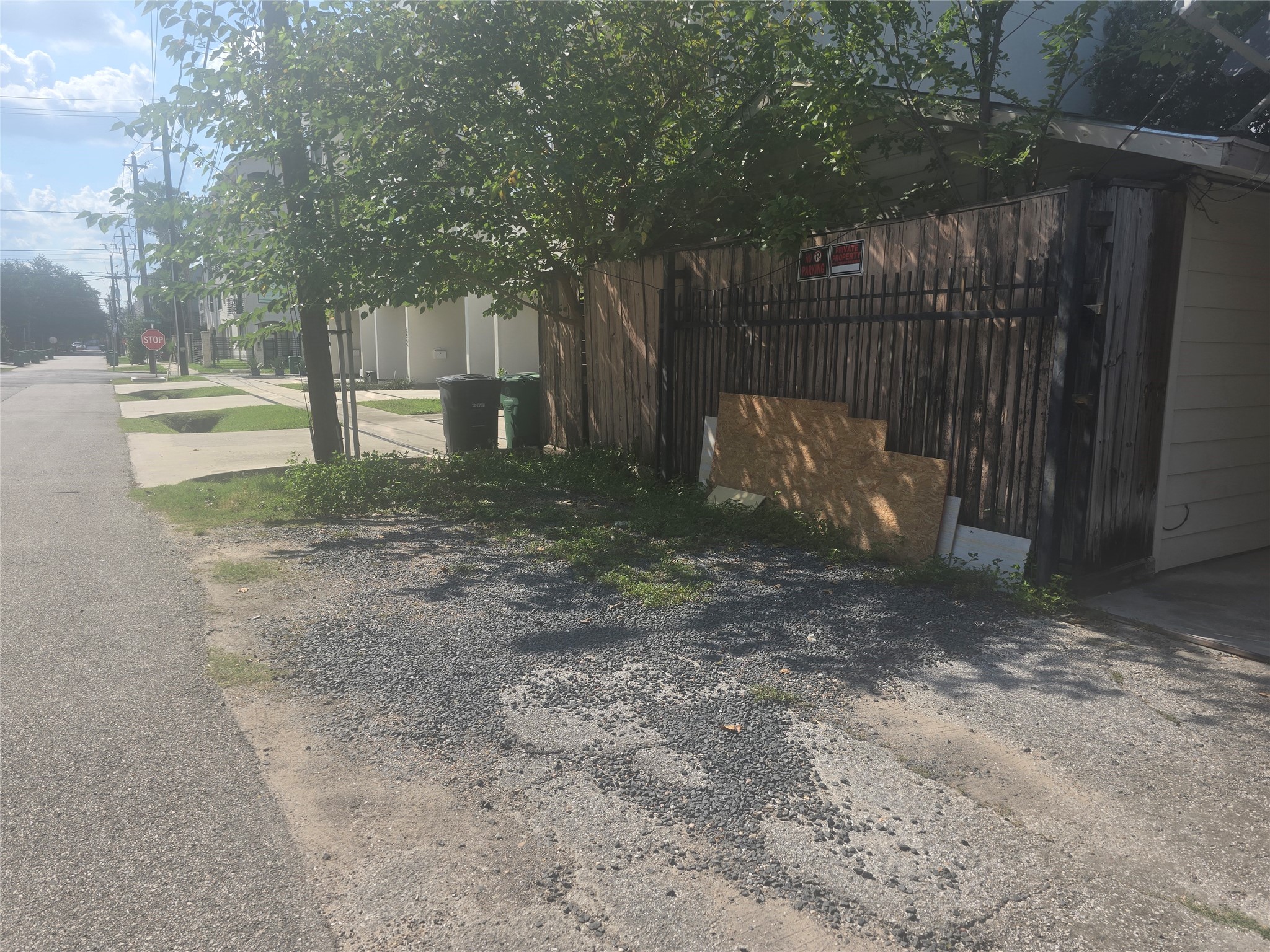 1501 Asbury Street, Unit B Houston, TX 77007 - Photo 9 of 9 Parking on the street.